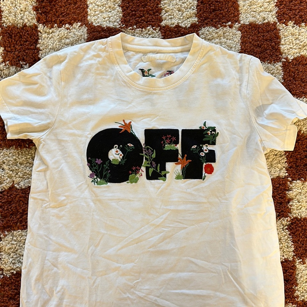Amazing off white t shirt with embroidery
